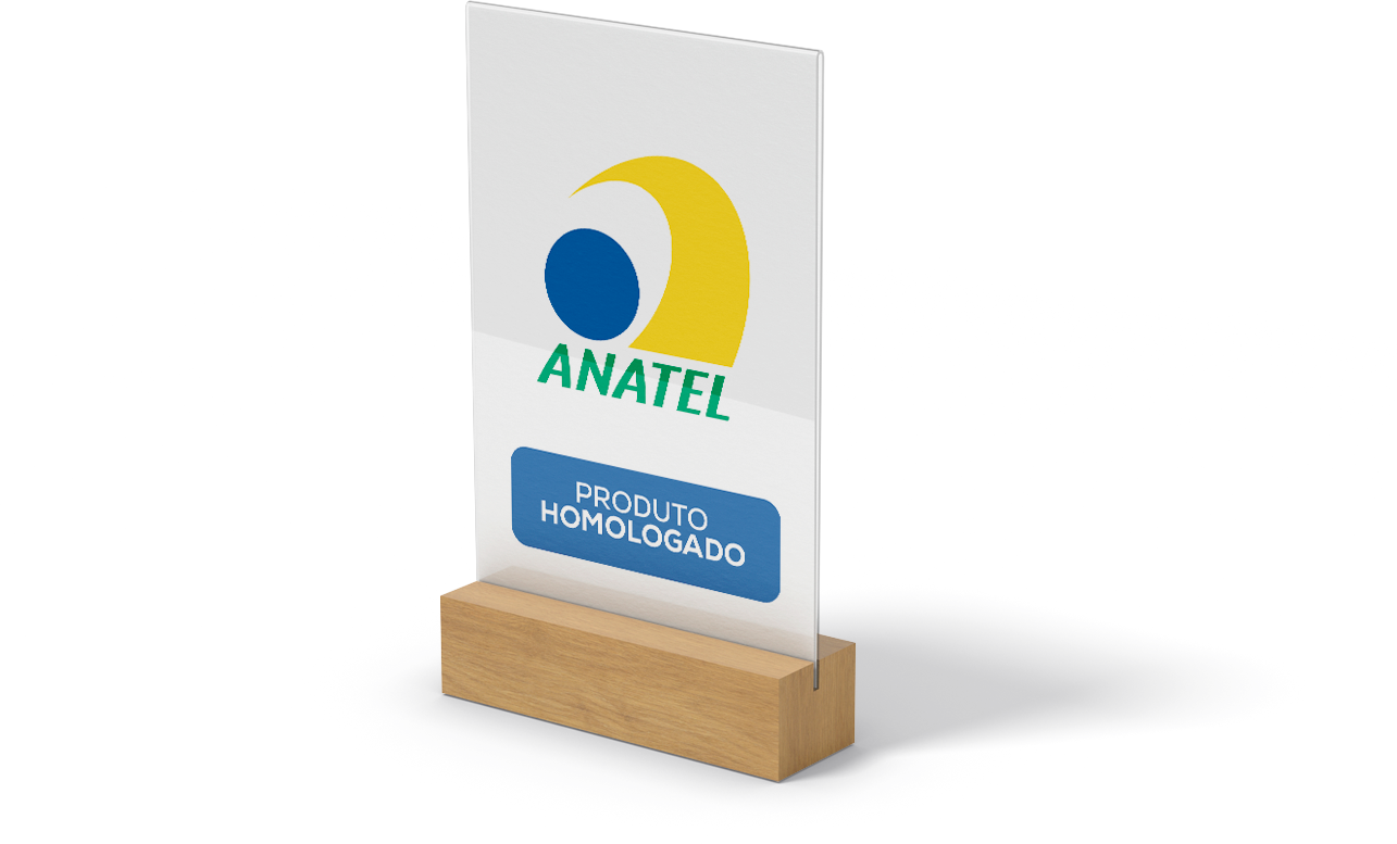 Ilustração de trofeu de acrilico com base de madeira contendo a logo da Anatel